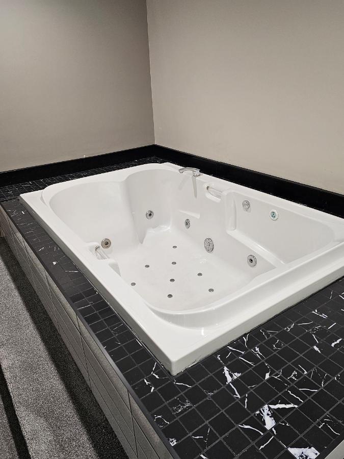 Western Budget Motel #1 Leduc/Nisku Kültér fotó